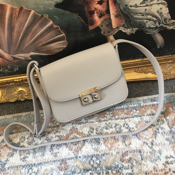 🩶 Lovely gently used grey & silver pebbled leather adjustable crossbody purse - Picture 16 of 16